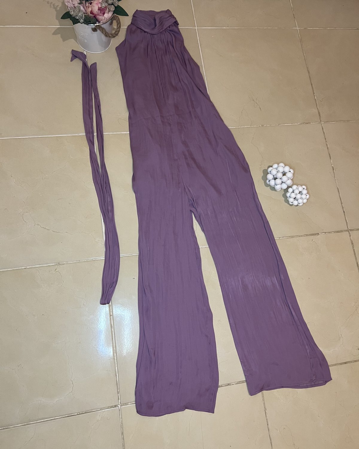 Enterizo de satén morado en excelente estado para mujer