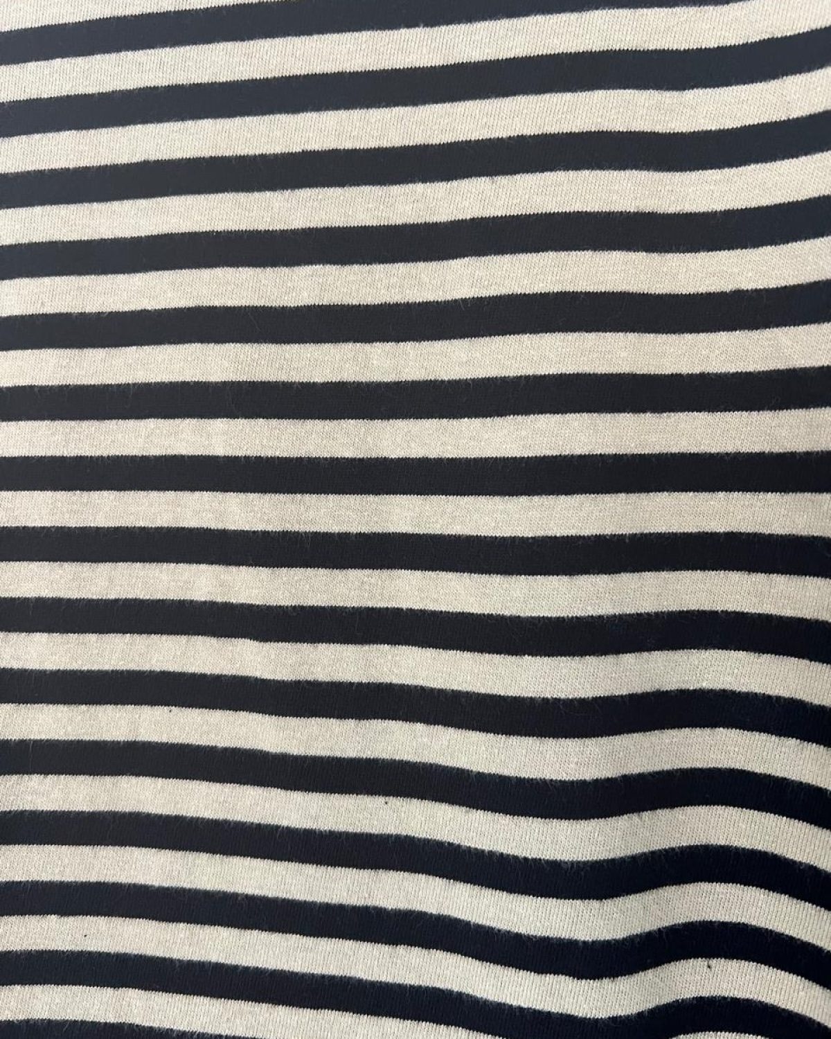 T-shirt de rayas negras y beige para niño Negro en buen estado