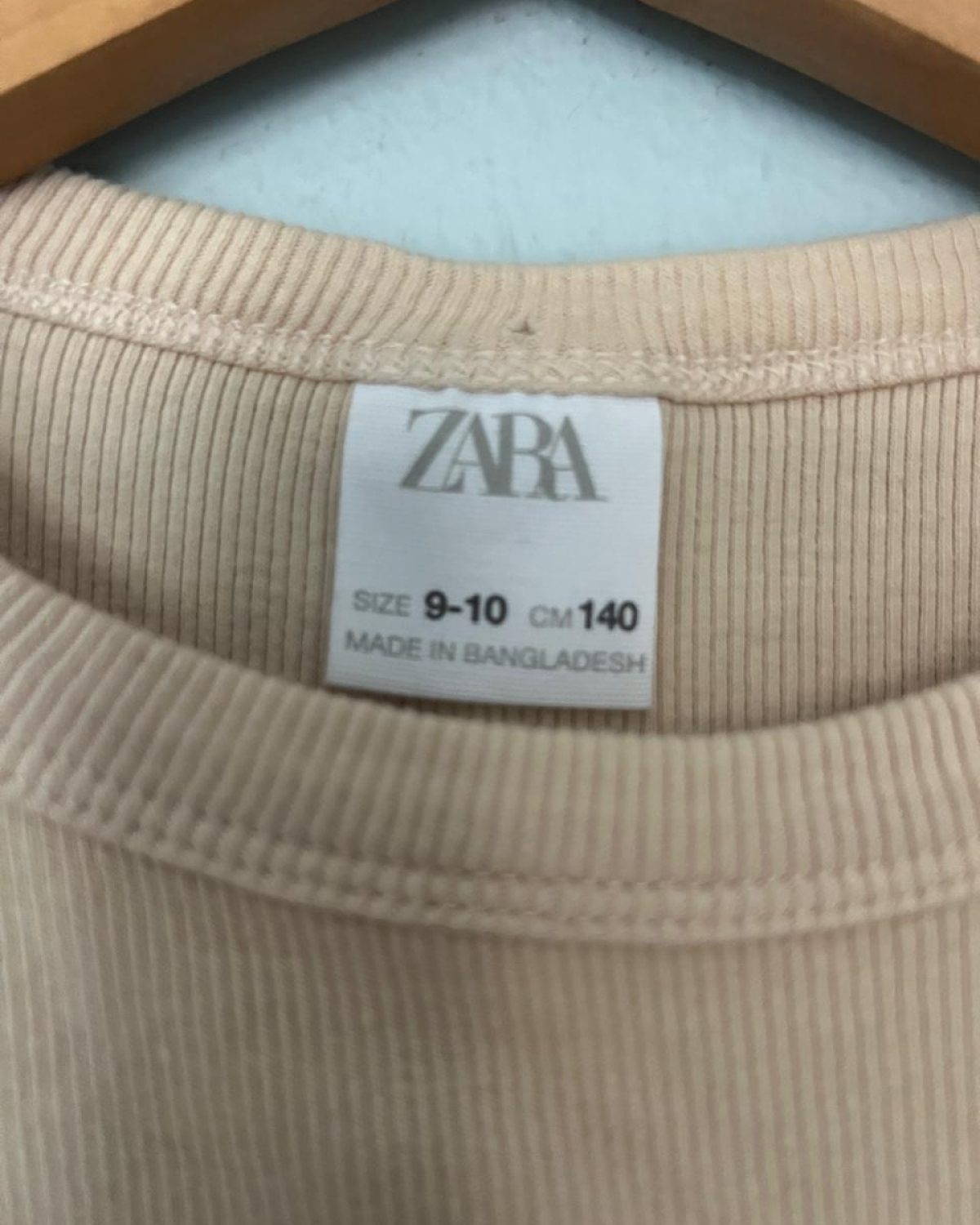 T-shirt de algodón para niño en gris y naranja