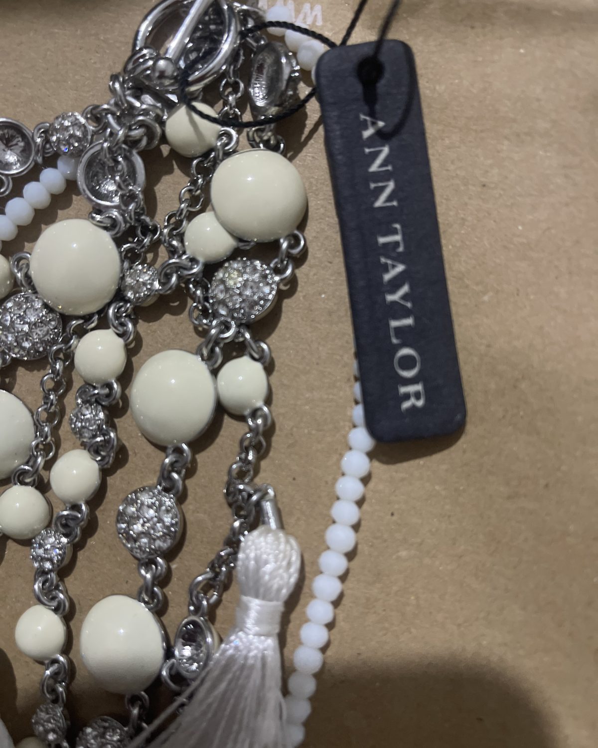 Collar plateado Ann Taylor