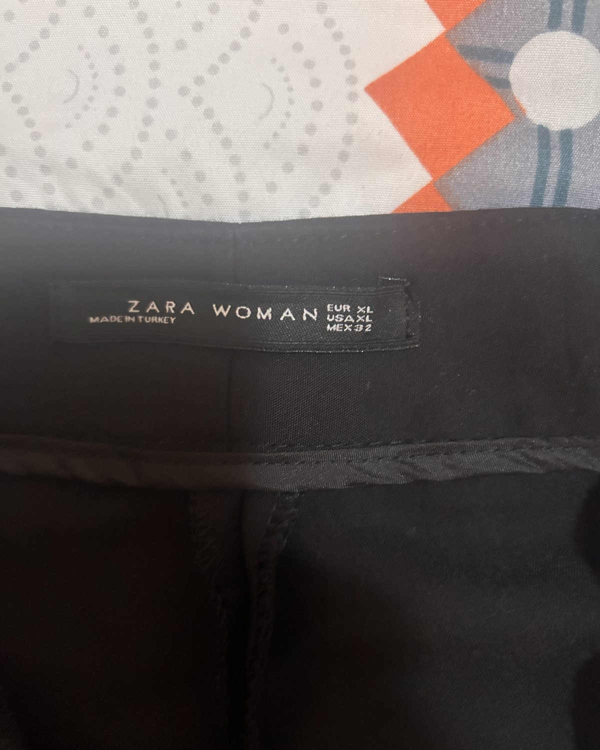 Pantalones de mujer Zara en negro talla XL