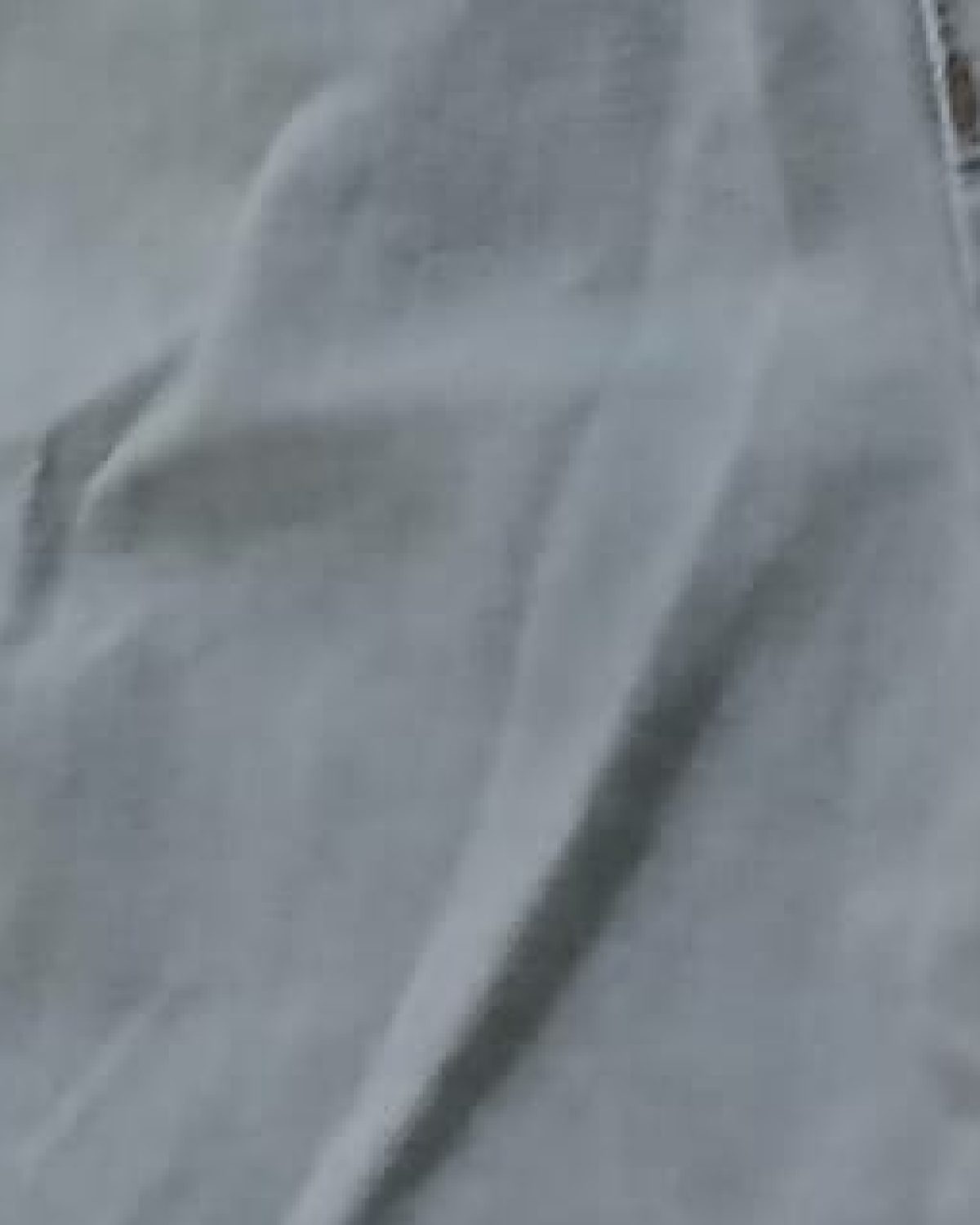 Falda corta de jeans con botones al frente, un bósico moderno y versátil que combina con todo.