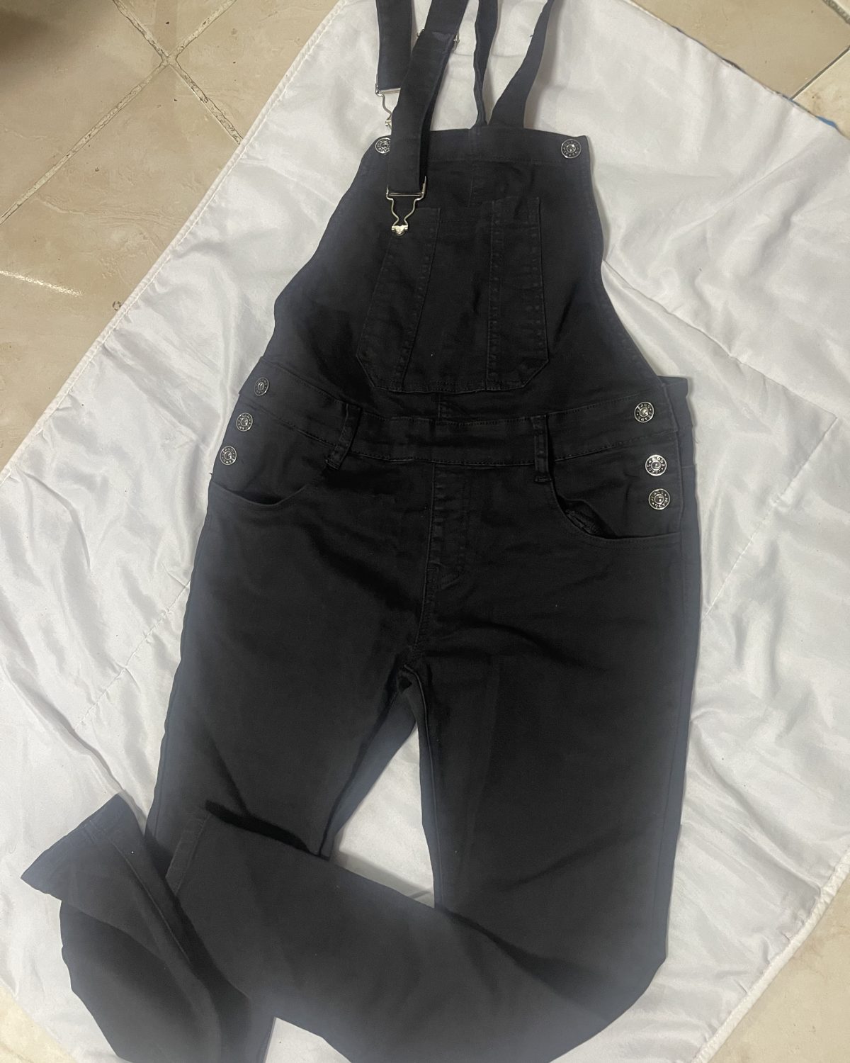Jompa negra moderna clasica