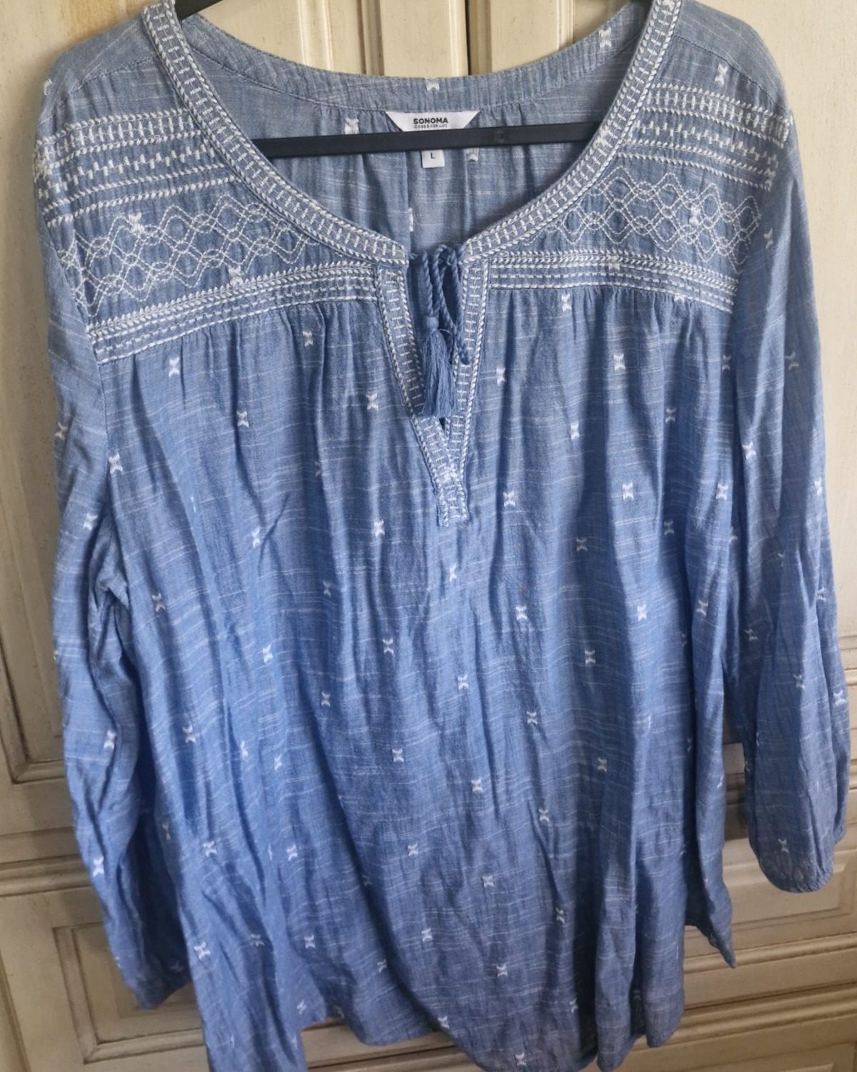 Blusa de mujer Sonoma en excelente estado con detalles plateados
