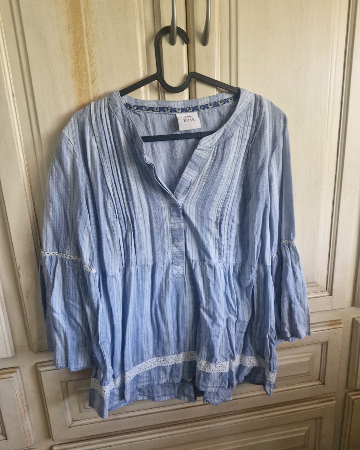 Blusa de mujer Knox Rose Plateado en excelente estado azul claro