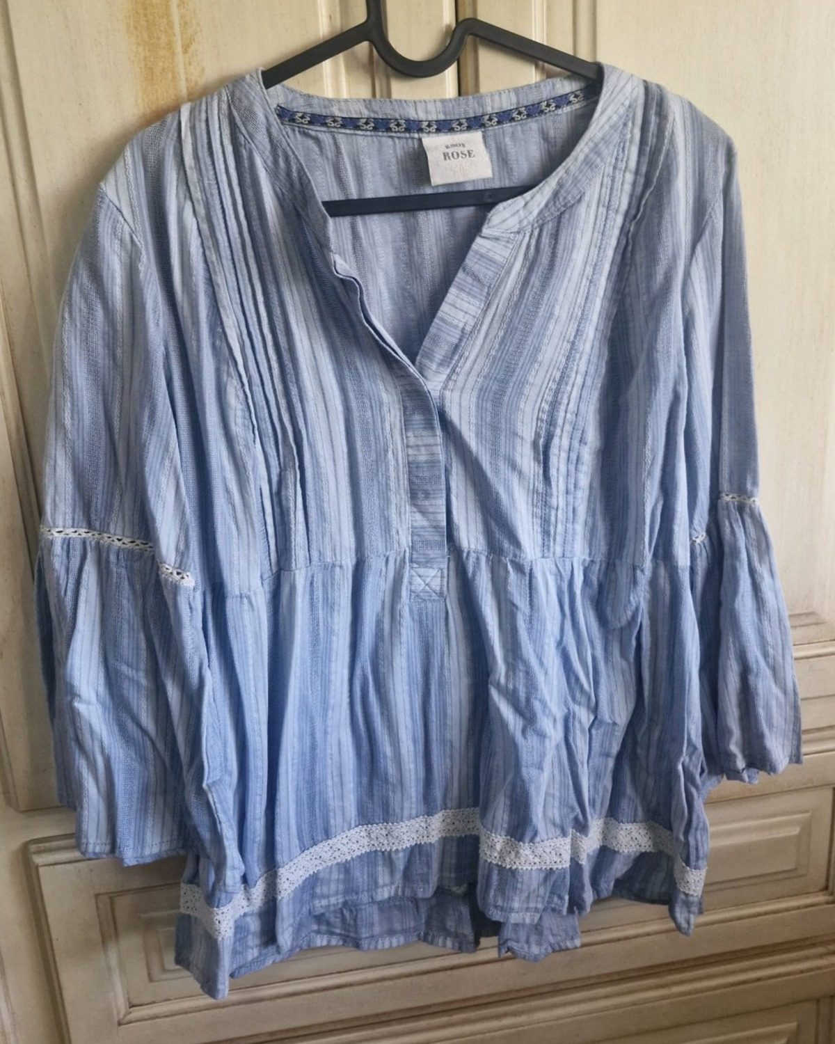 Blusa de mujer Knox Rose Plateado en excelente estado azul claro