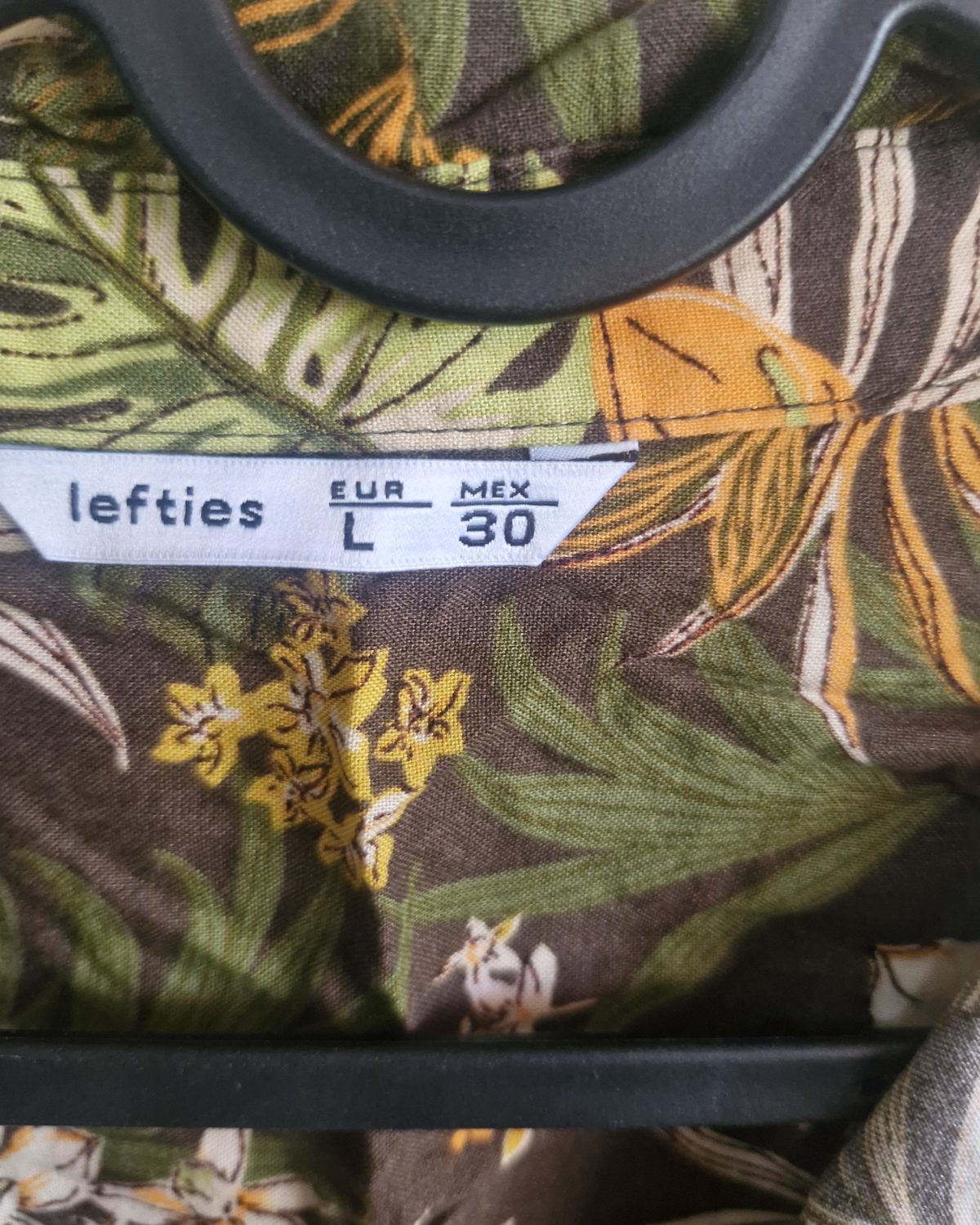 Vestido de mujer Lefties Multicolor en excelente estado con estampado floral