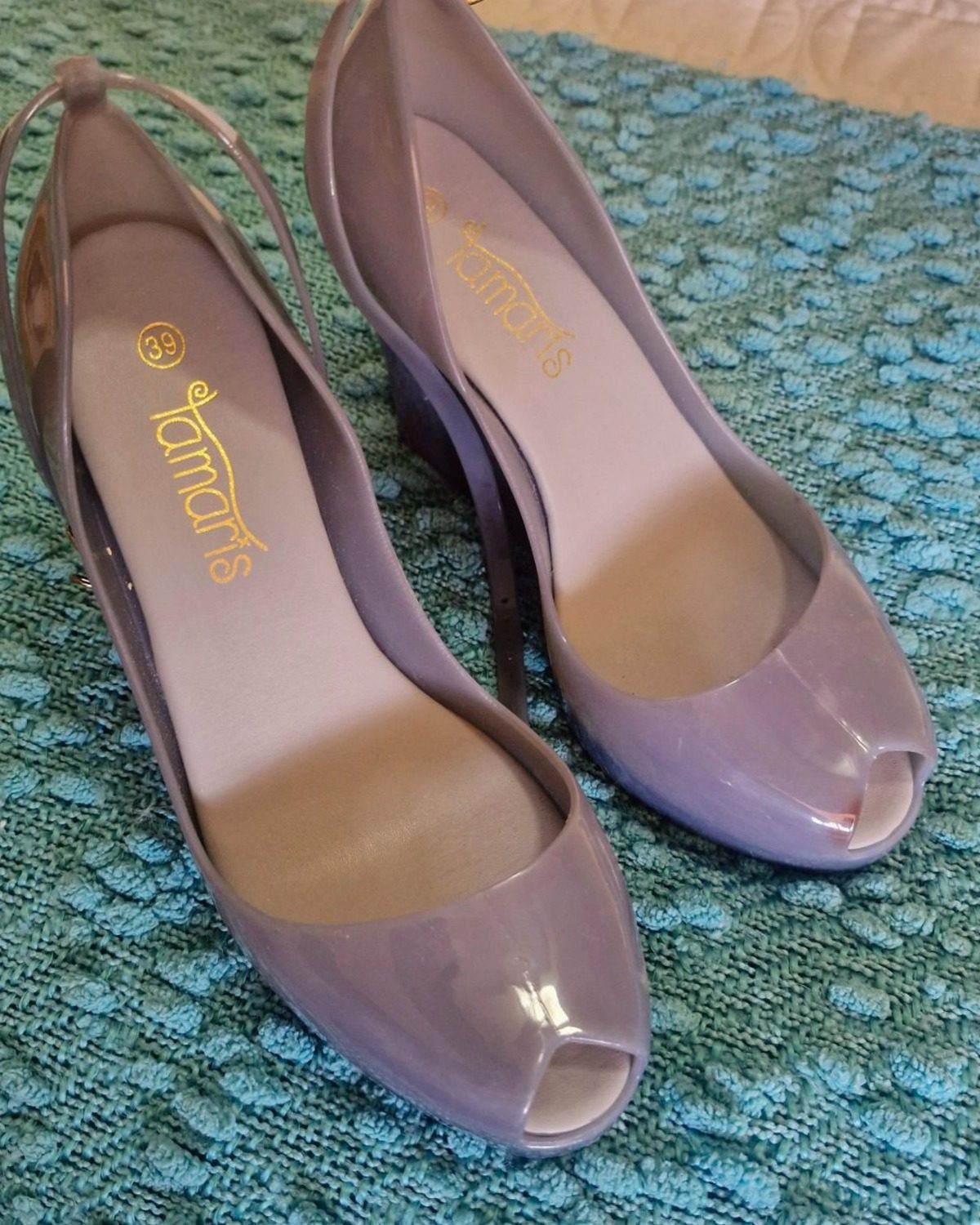 Sandalias de mujer en excelente estado color gris